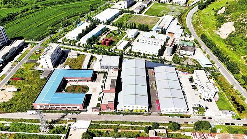 亚图帐篷有限公司落户丰宁“怀丰产业园”后发展势头强劲,先后获评国家级高新技术企业、河北省专精特新企业及规模以上企业。