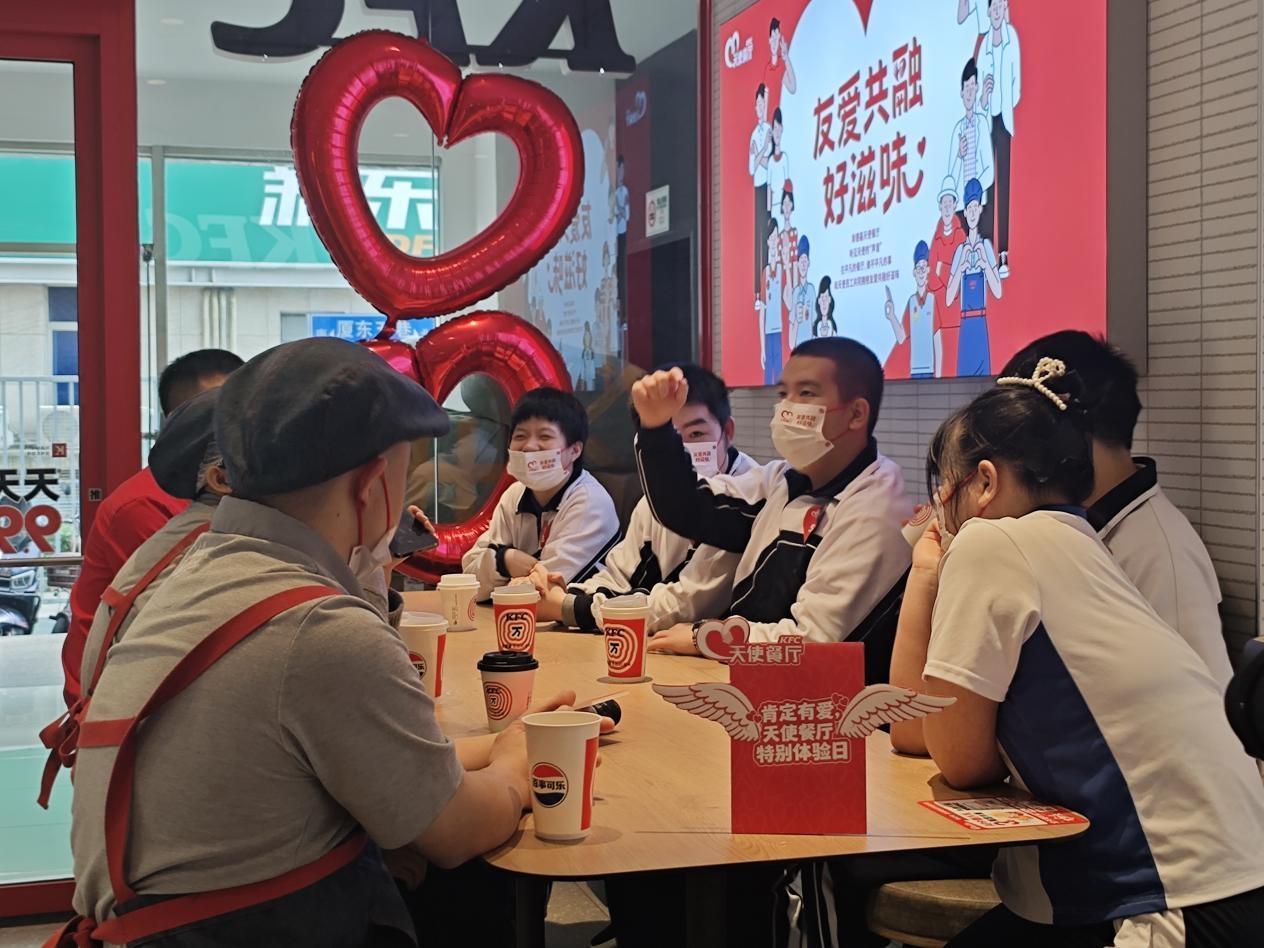 大手拉小手,共筑成长路——深圳市儿童福利院儿童参加国际残疾人日特别体验活动