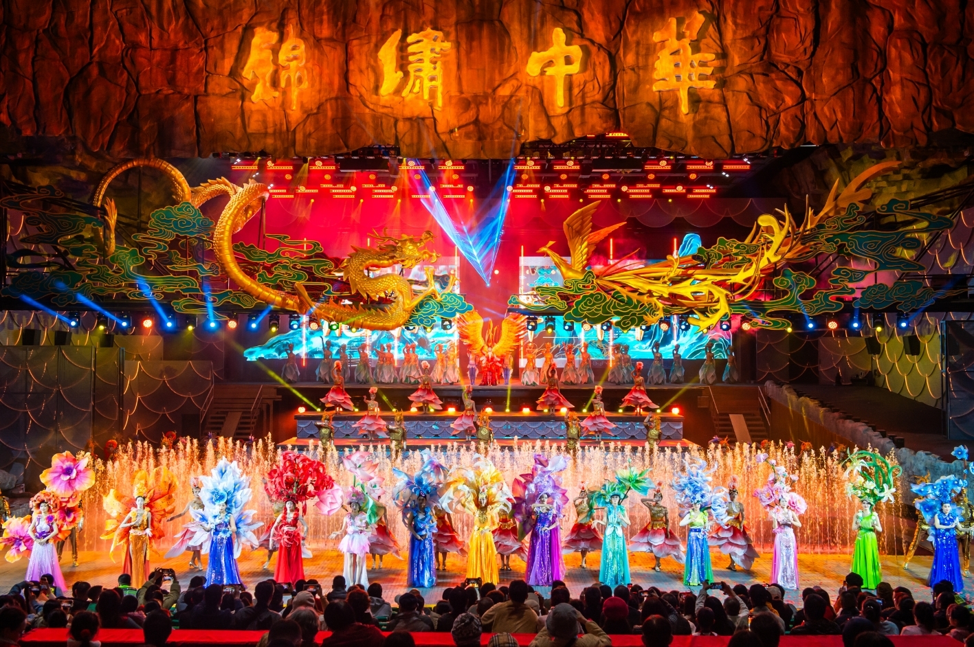 2026深圳锦绣中华新春灯会启幕！53万㎡东方光影点亮深圳非遗中国年