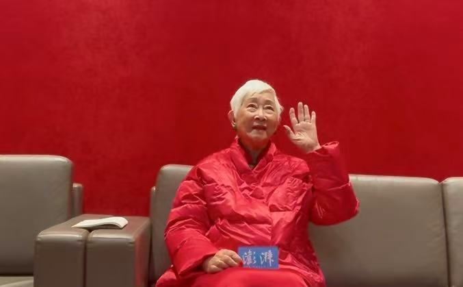 卢燕答澎湃新闻记者提问　摄影：王诤（相关采访视频，容后报道）