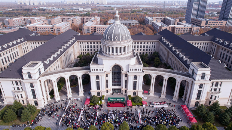 兔子不只可爱还可“啃” 看河南农大文化节的这场产业破壁之旅