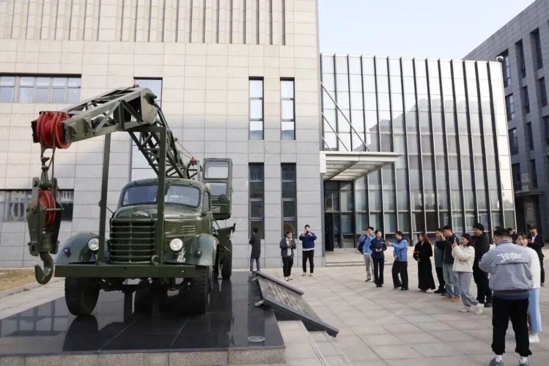 “2025全国网络名人看江苏”，在徐工正式启动