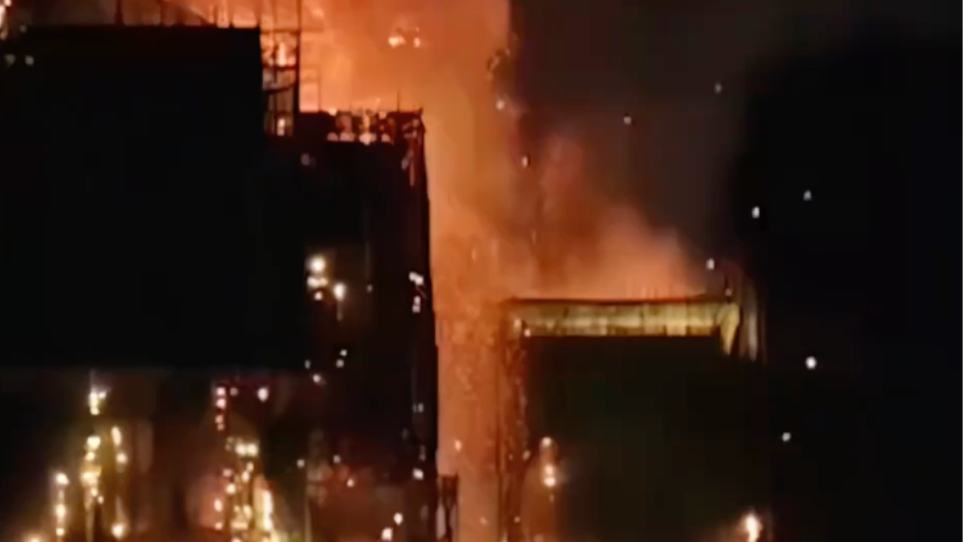 香港火灾已致151人死亡，危机时一女子逐户拍门挽回5条命，自己却不幸遇难，家属发文：她是无悔的