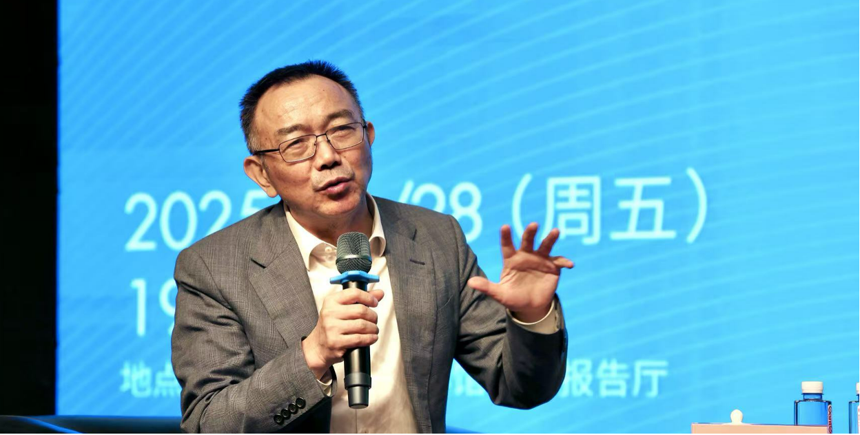 深圳市政协文化文史委主任尹昌龙