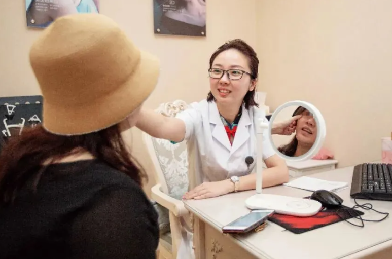 凤凰晚报|章莹颖被害8年,父亲希望赴美再寻女儿尸骸