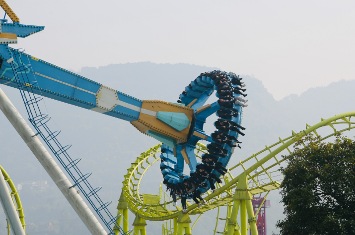 暖晴惠风拂渝州 美心红酒小镇初冬人气“热”起来