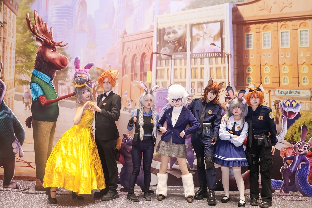 万达影城“疯狂动物城居民”亮相