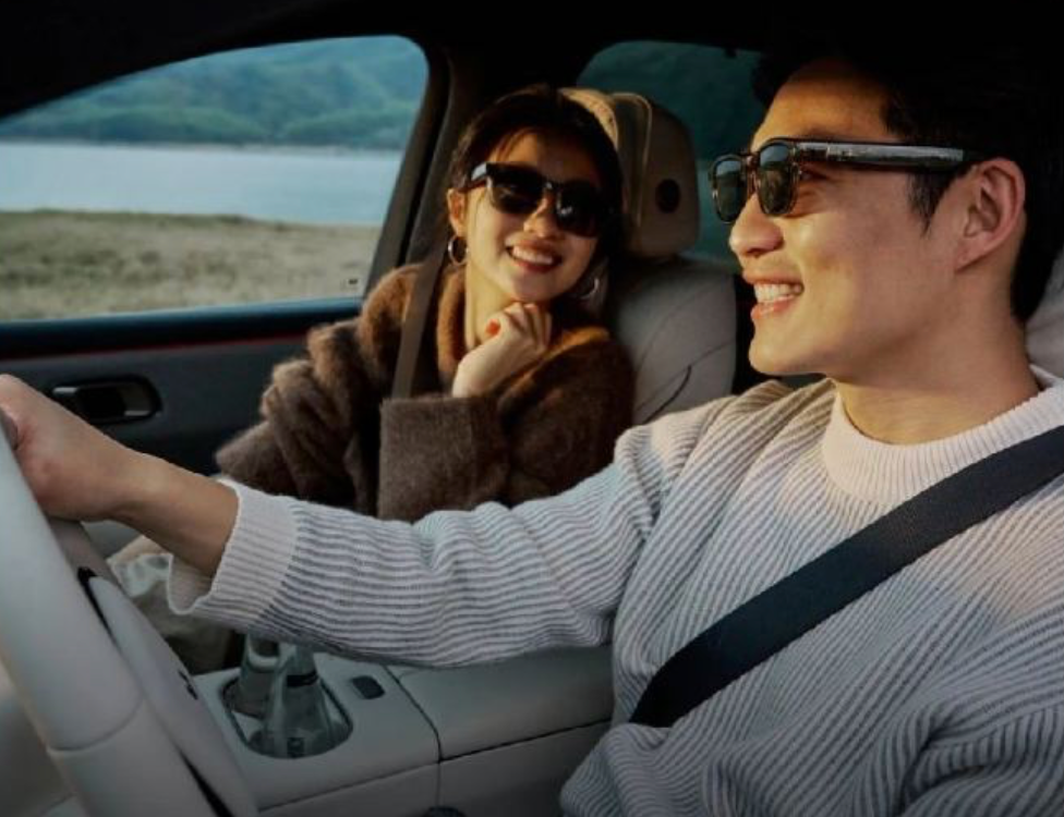 理想AI眼镜宣传海报截图