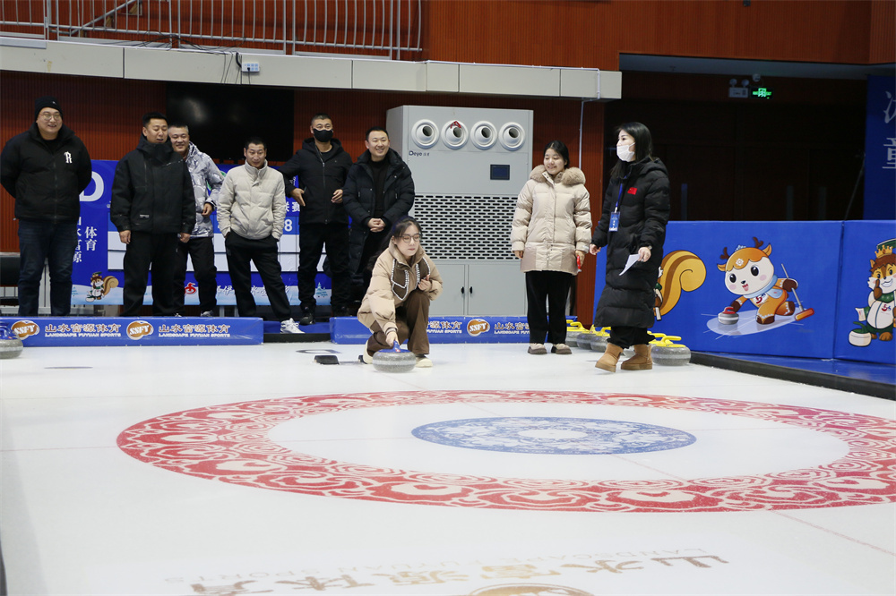 “冰超”2025 伊春首届冰壶超级联赛暨市直机关第二届冰壶团体对抗赛开赛