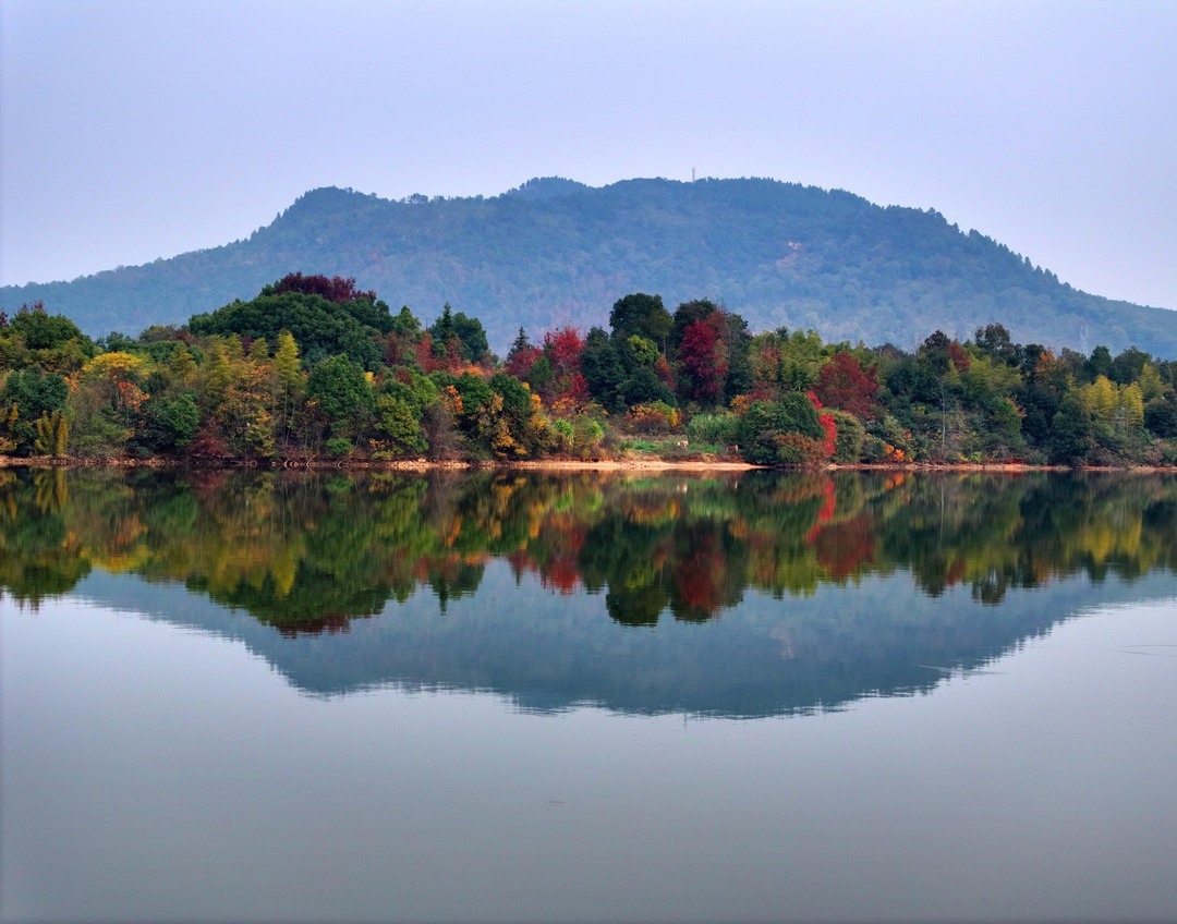 江西省吉安市泰和县武山水库,水碧岸美,风景如画。视觉江西 邓和平 摄