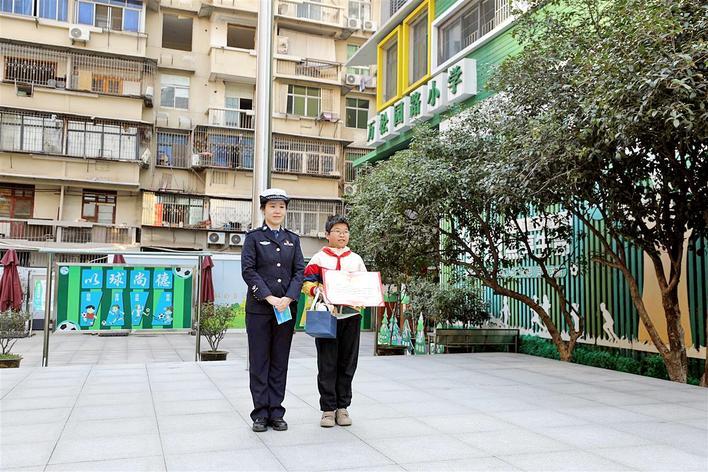 赵元哲获颁证书 通讯员供图