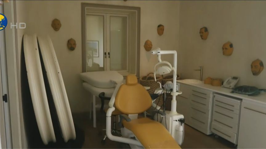 爱泼斯坦私人岛屿内部首次曝光：多间卧室浴室，办公区黑板藏谜语