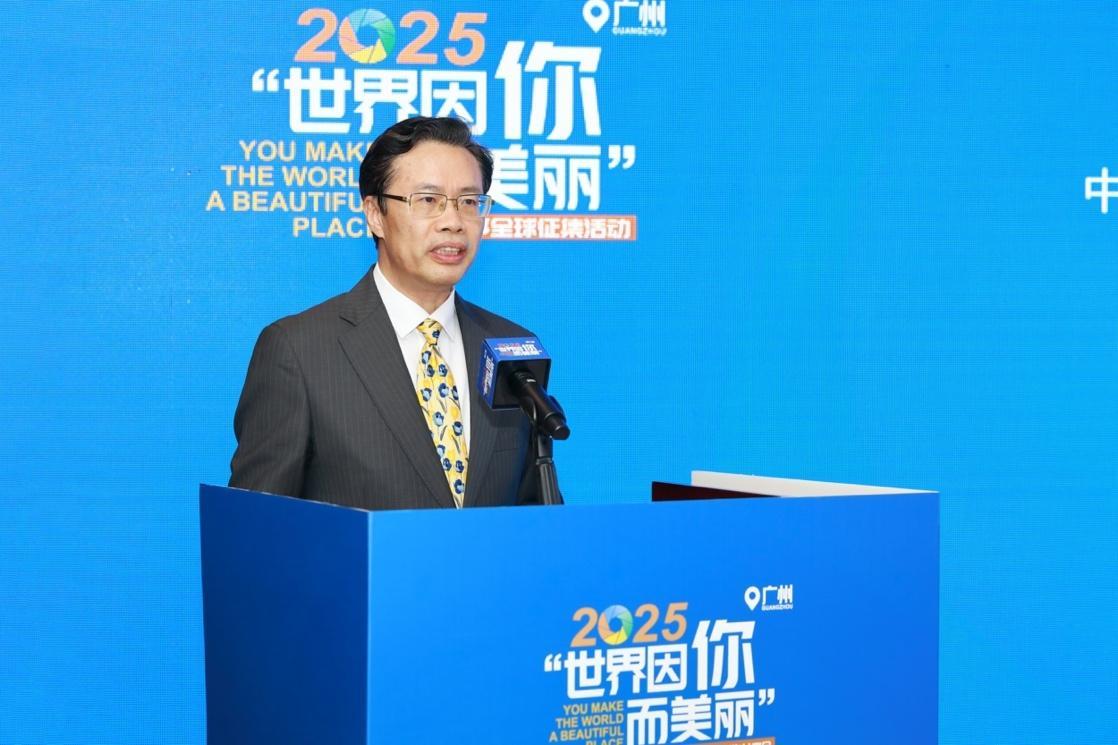 图：中国外文局副局长余应福致辞