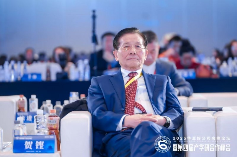 九三学社十二届中央委员会副主席、第十一届全国人大财经委副主任委员贺铿出席大会