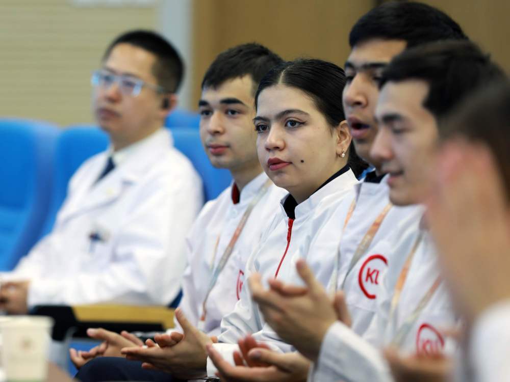 这是部分参加实习的乌兹别克斯坦学员