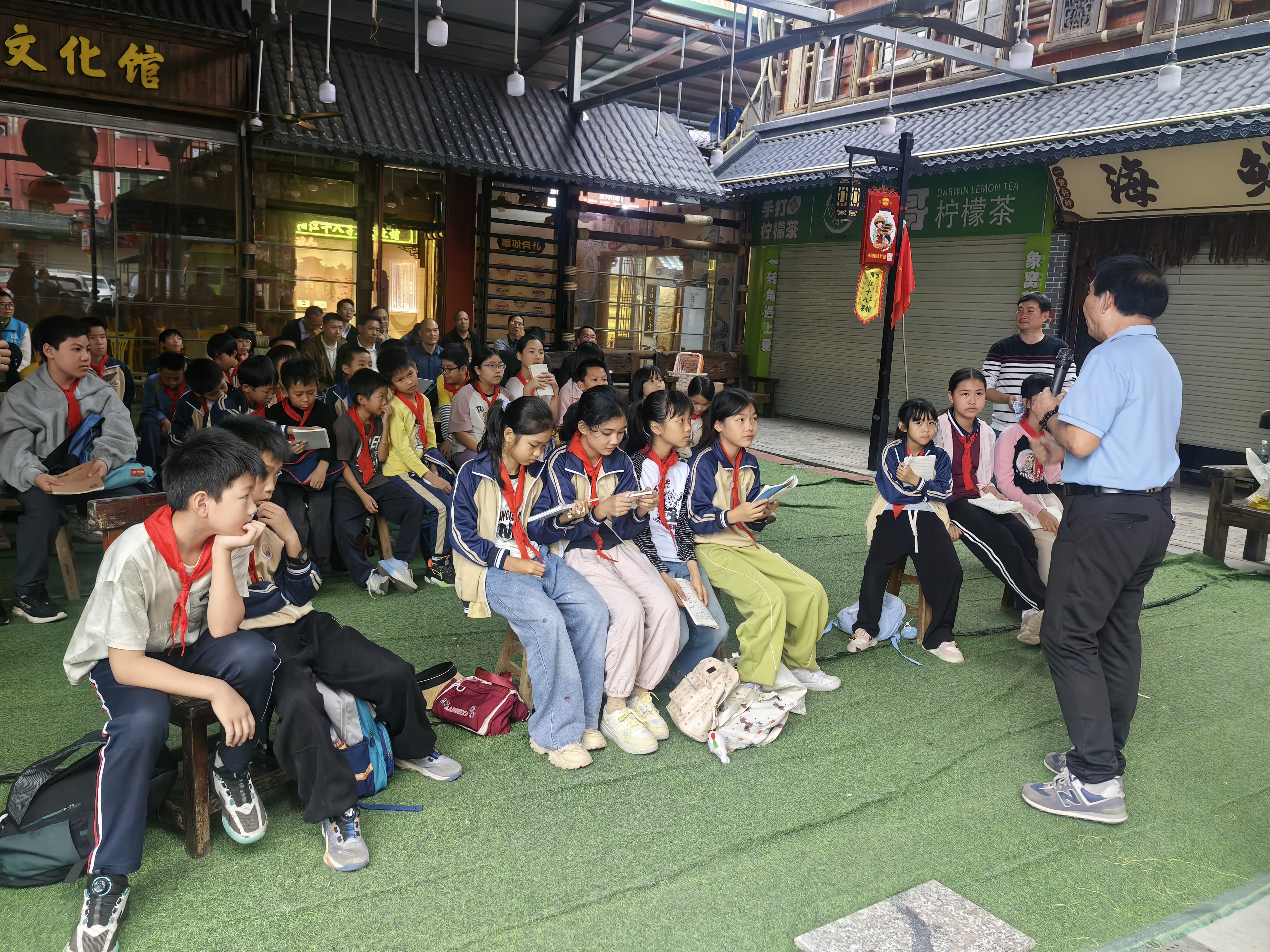 闸坡小学生走进疍家文化课堂,亲手体验渔家传统手工艺