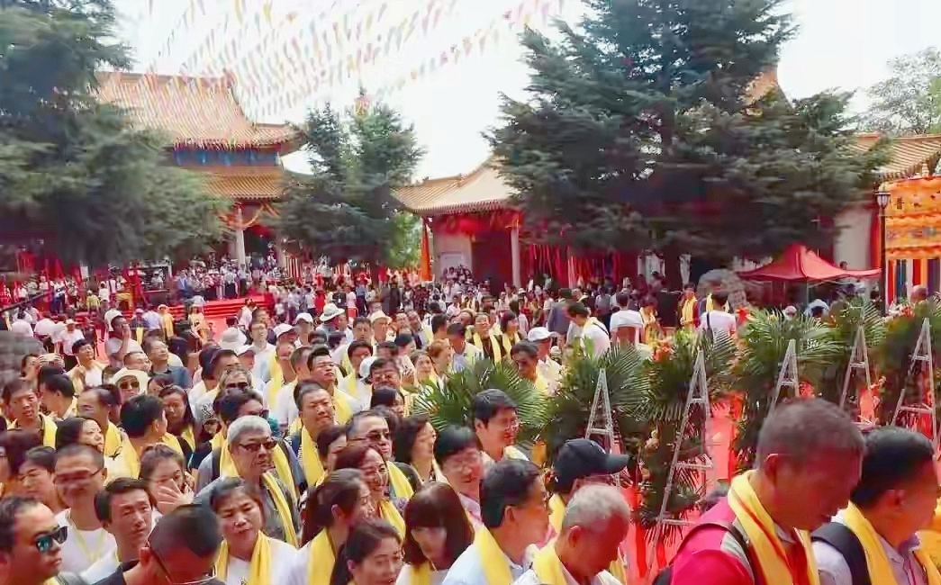 西王母祭祀的热闹场景