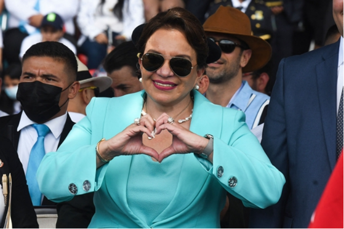 ▎2023月,首次访华的洪都拉斯首位女总统卡斯特罗。(图源:视觉中国)