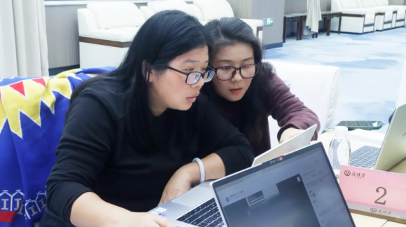 �潡�ÿ�չAI������ʵս��ѵ��������ѧ�ھ�ҵ��Ӧ���¿��ܣ�