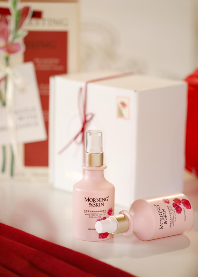 玫莉蔻水凝霜与花苞水，秋冬肌肤的诗意栖居，感受自然温柔馈赠