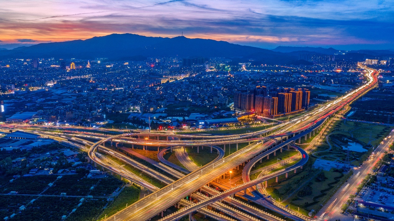 新会已构建起四通八达的立体交通路网