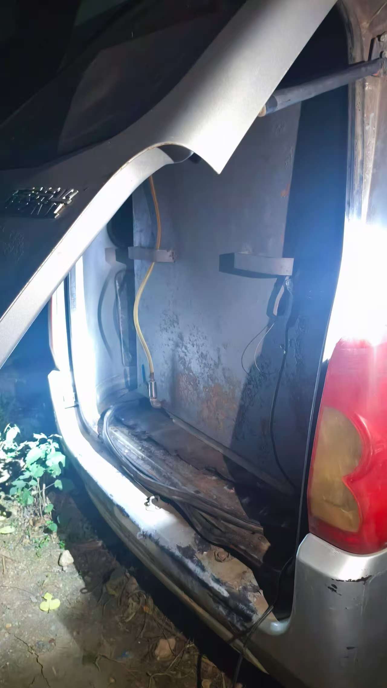 武汉:严查“流动炸弹”应急公安联合捣毁 两处流动黑加油点