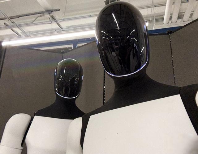 马斯克:Optimus人形机器人复数形式为Optimi