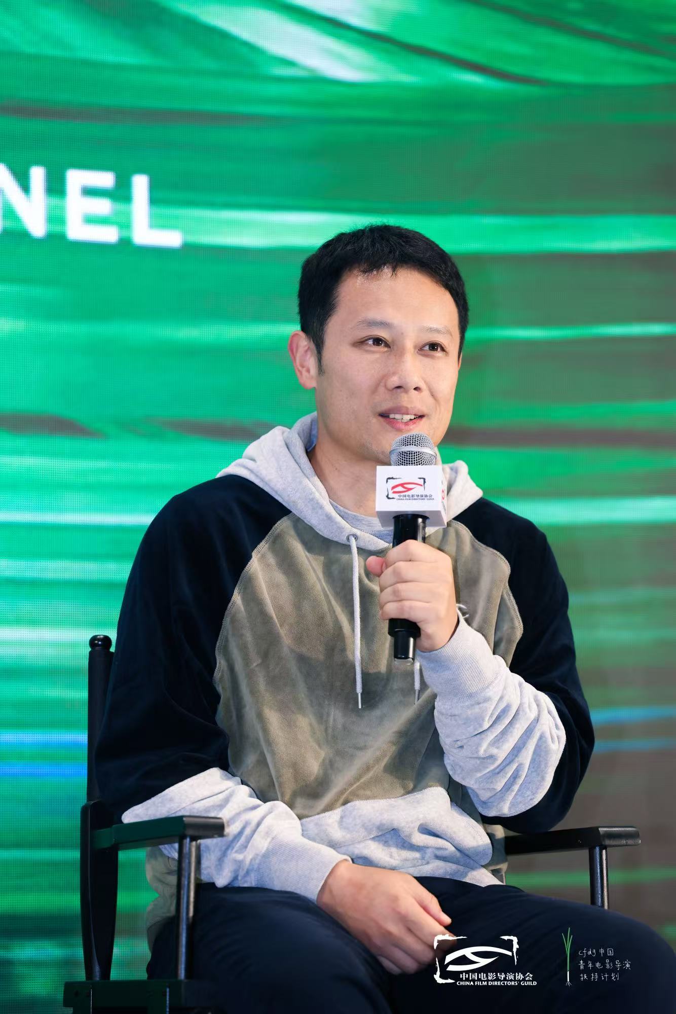 2025青葱校园行走进成都 王红卫携青年导演推介青葱计划