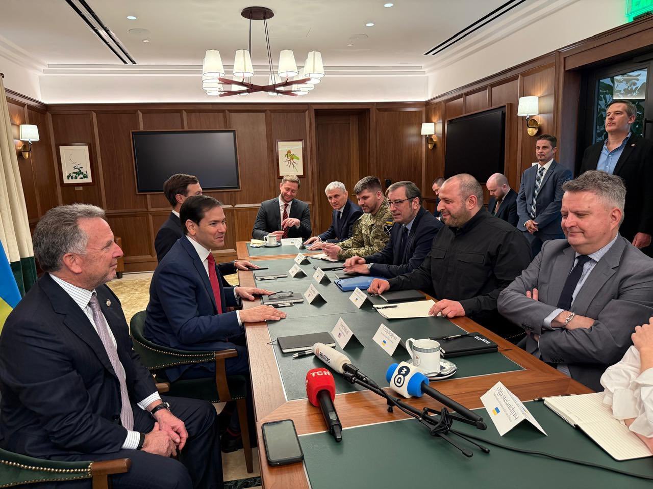 美名代表出席谈判,乌副外长无视了一个人