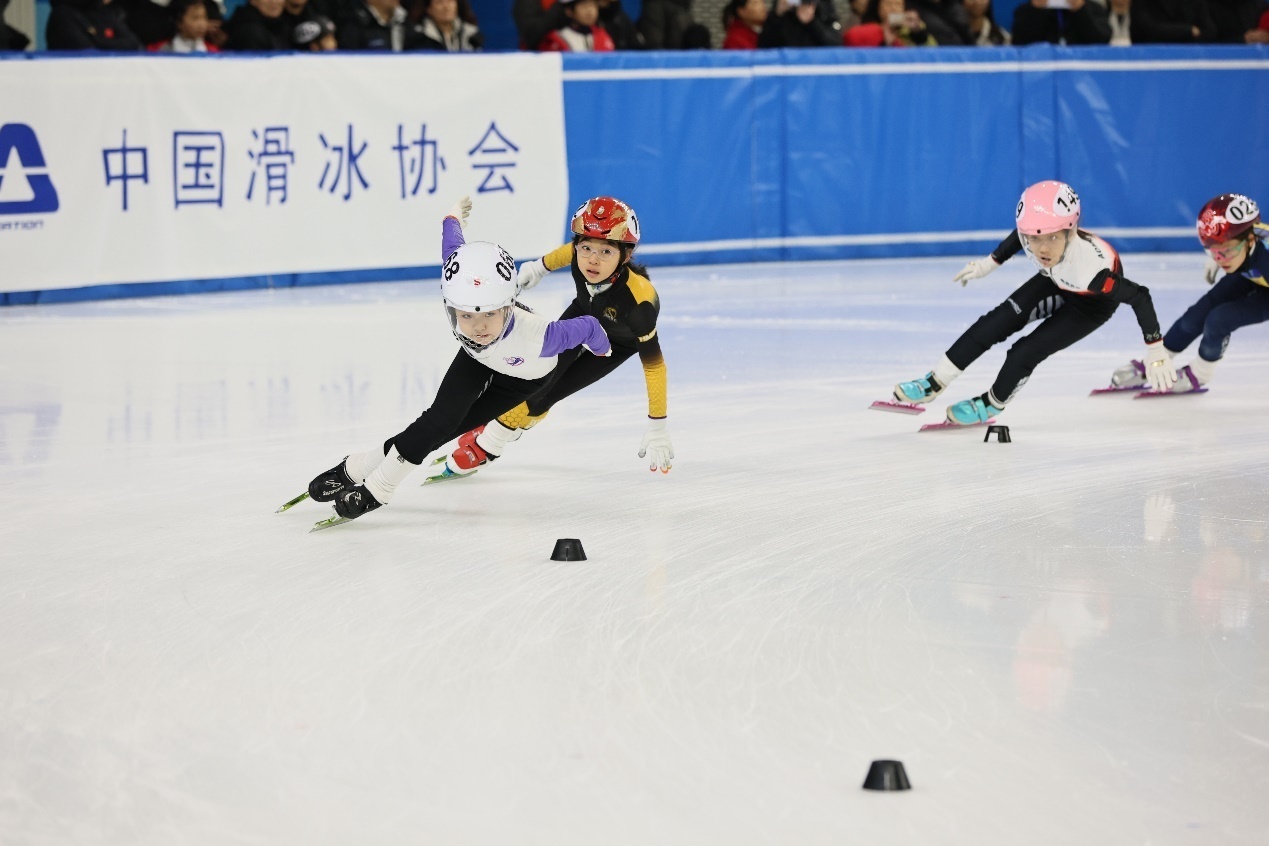 “冰超”2025全国“冰轮之星&middot;滑起来”系列赛事活动总决赛鸣枪开赛