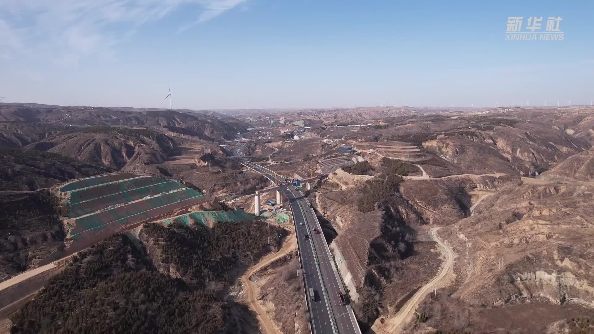 神(木)瓦(塘)铁路首座跨高速公路连续梁合龙