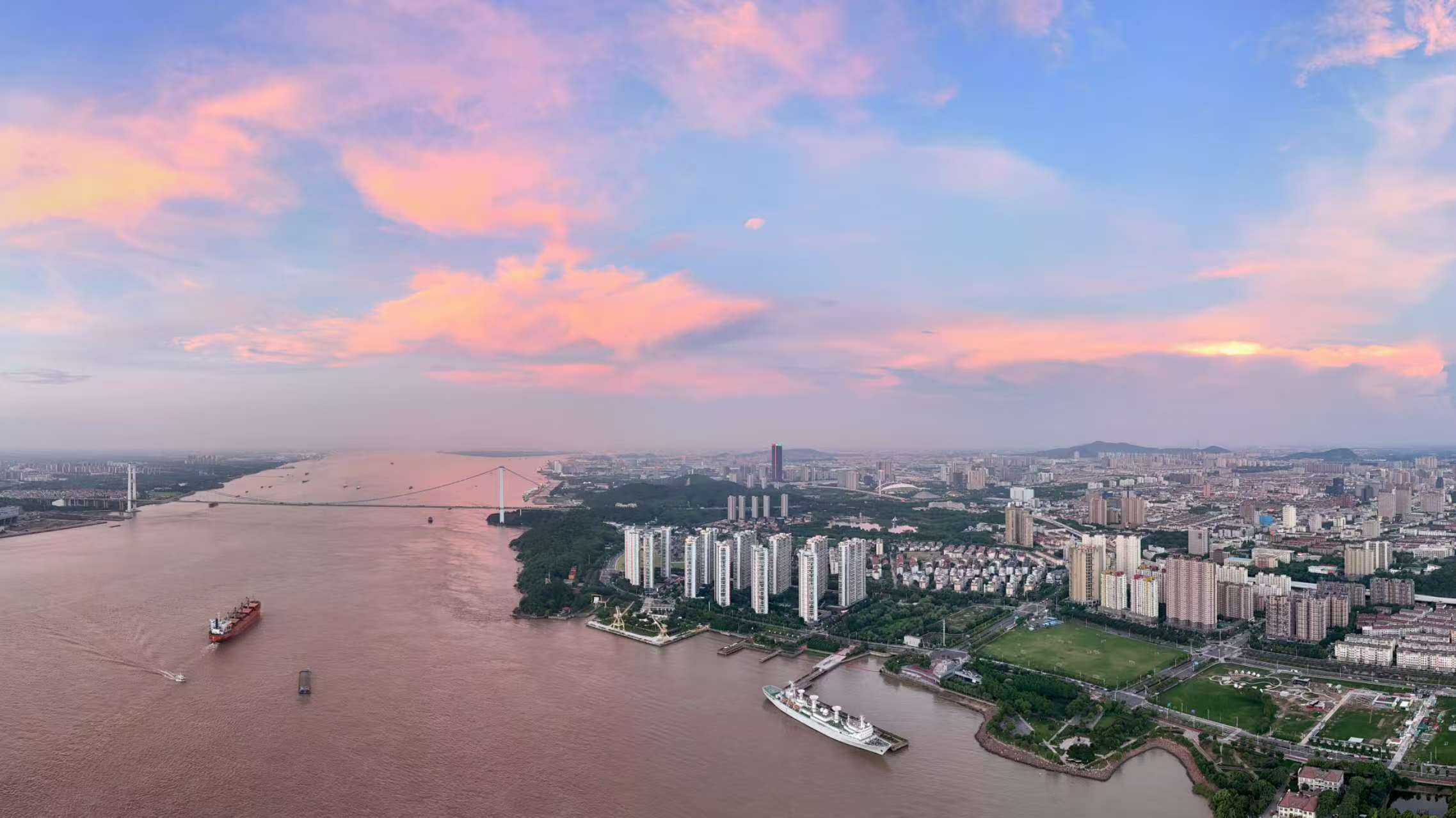 与江阴共赢,奔赴下一个精彩五年!