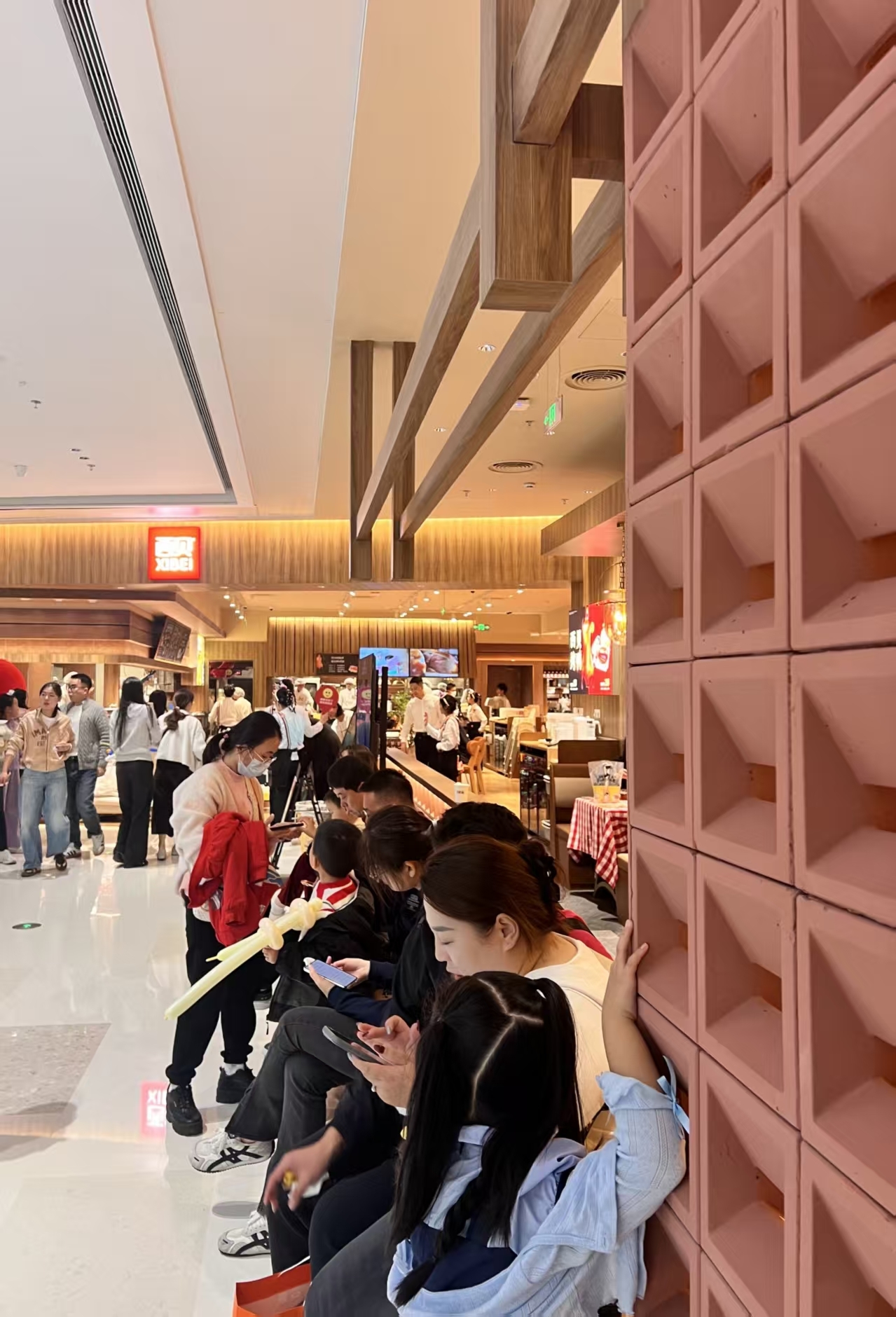 西贝深圳新店再落一子,门店落实“阳光厨房”