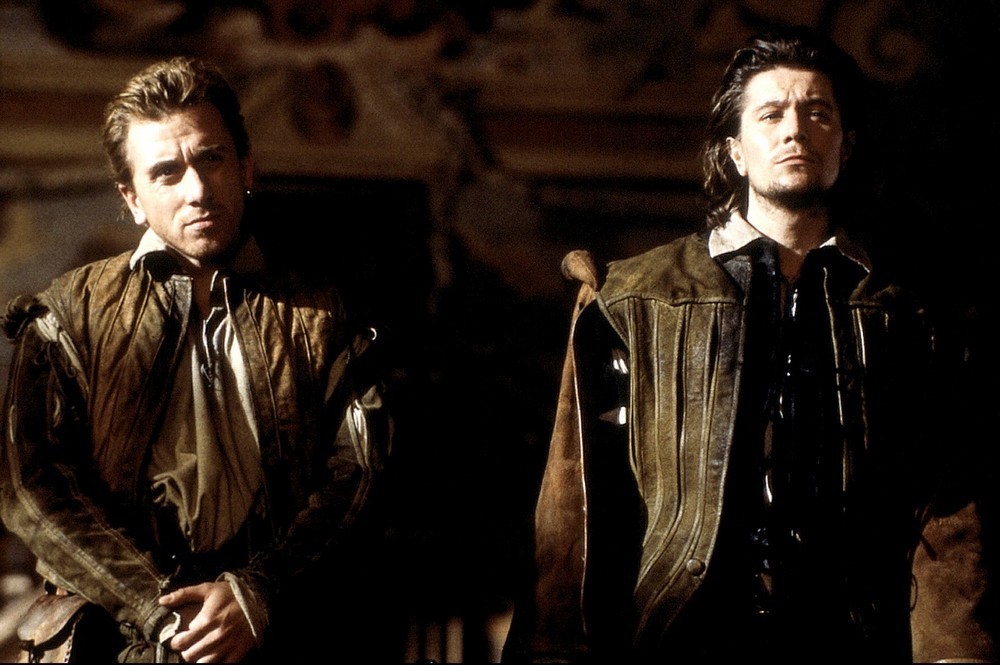 电影《君臣人子小命呜呼》由蒂姆·罗斯和加里·奥德曼主演