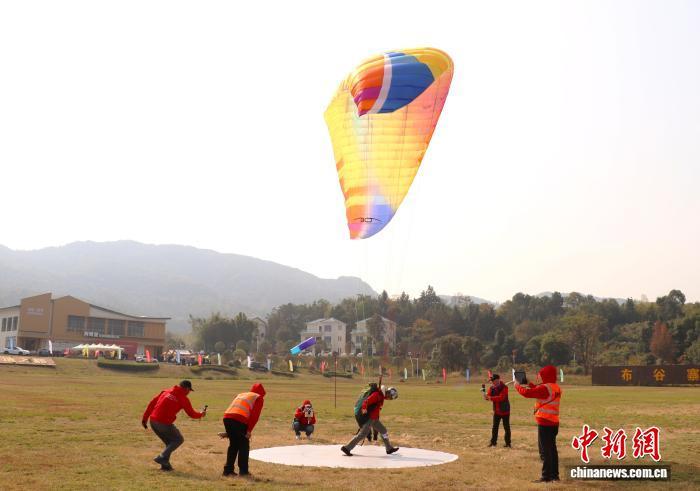 运动员成功定点。熊锦阳 摄