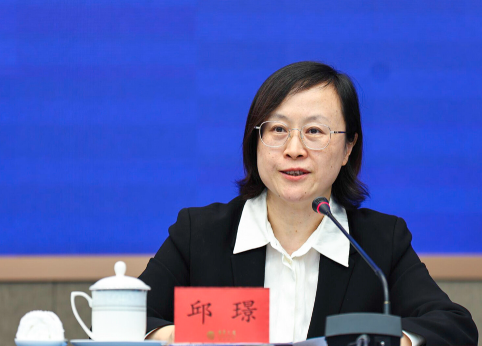 图：广东省人力资源和社会保障厅副厅长邱璟发言