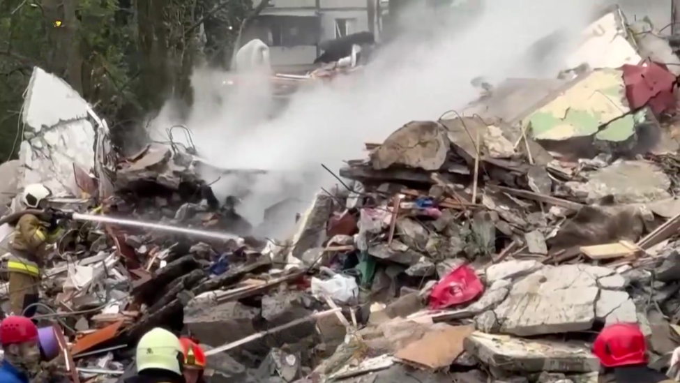 俄军发射导弹，泽连斯基老家被炸