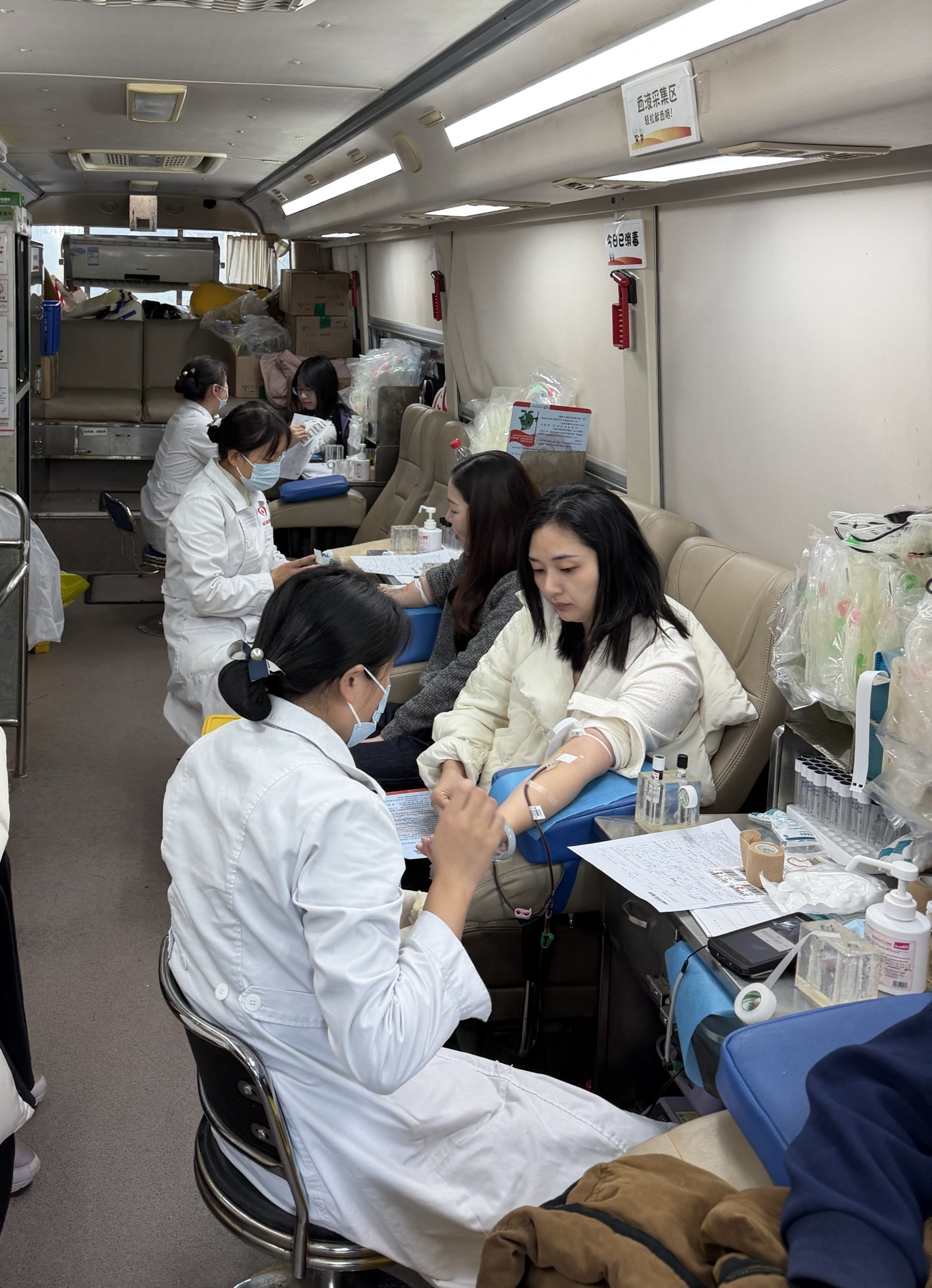 热血“邮”我,为生命续航——邮储银行湖北省分行组织开展无偿献血活动