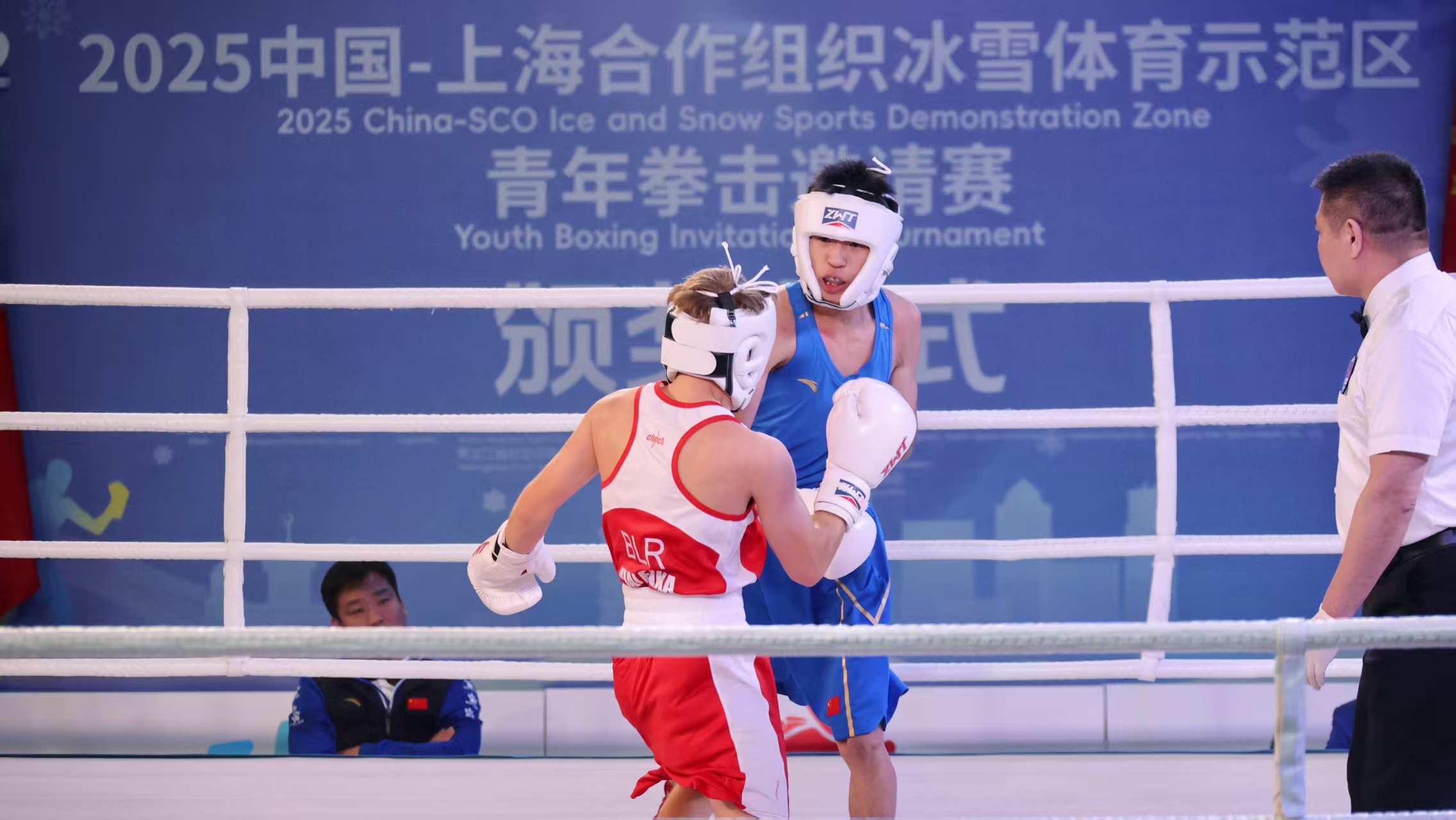 六国拳手聚冰城 以拳为媒筑友谊  2025年首届上合组织冰雪体育示范区青年拳击邀请赛开幕