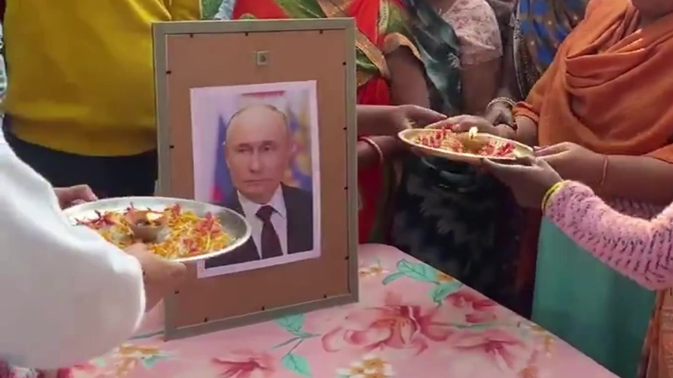 印度民众举行仪式欢迎普京