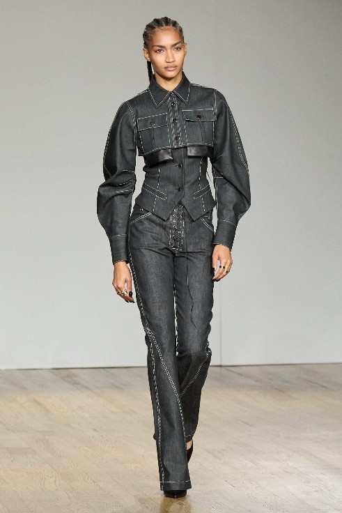 单依纯身着纽约设计师品牌SHAO亮相综艺《喜人奇妙夜》