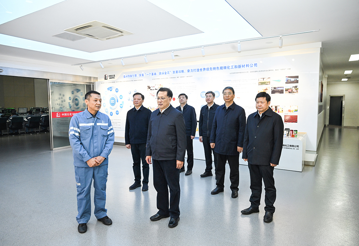 ▲12月3日，市委书记袁家军在长寿中石化重庆川维化工公司调研。记者 苏思 摄/视觉重庆