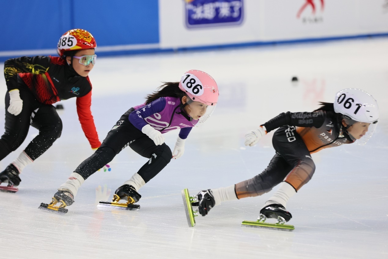 “冰超”2025全国“冰轮之星&middot;滑起来”系列赛事活动总决赛鸣枪开赛