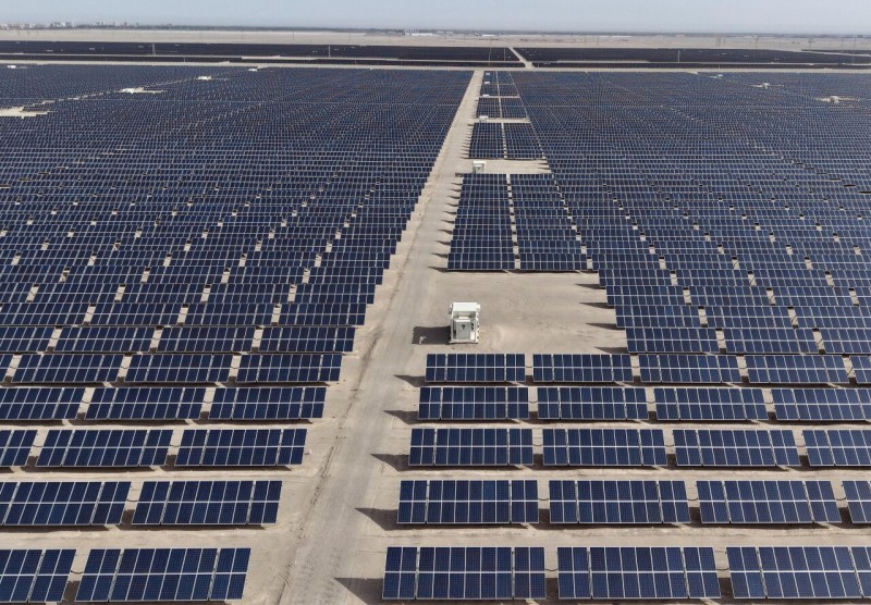 中国绿发新疆中绿电若羌400万千瓦光伏项目。 李雄心 摄