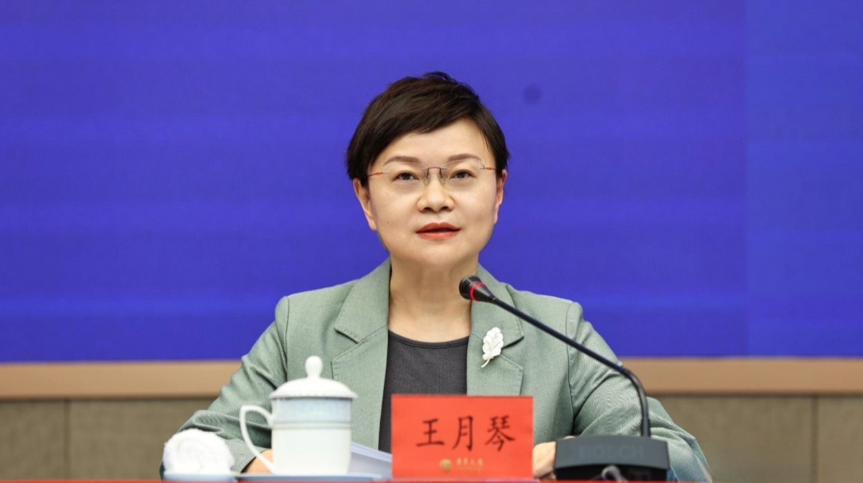 图：广东省科学技术厅厅长王月琴发言