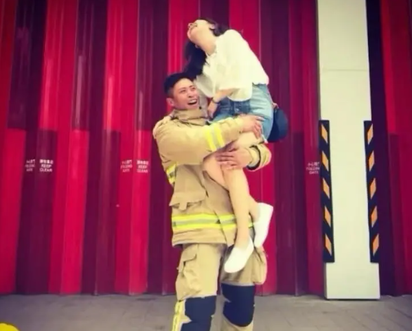 凤凰晚报|章莹颖被害8年,父亲希望赴美再寻女儿尸骸