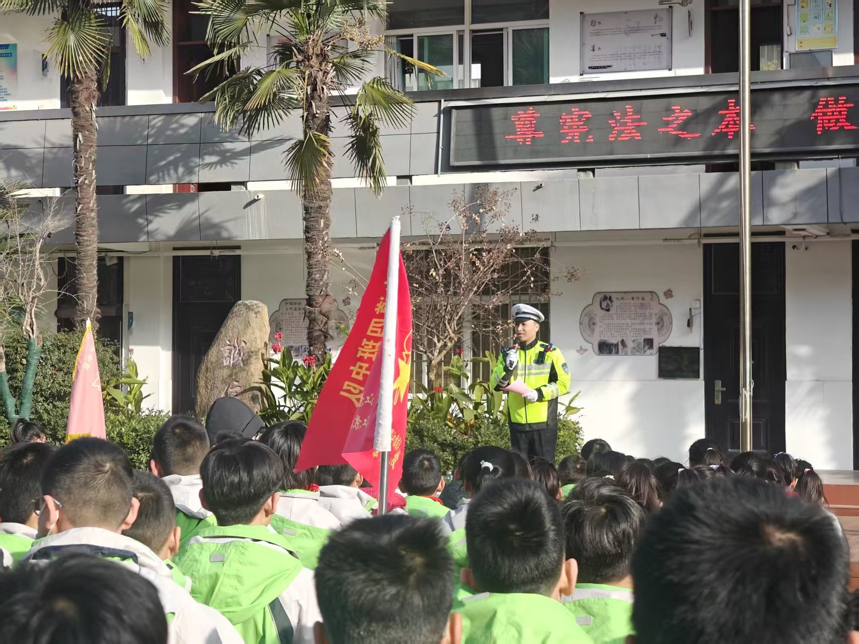 引领文明风尚！徐州各地开展“122全国交通安全日”宣传活动