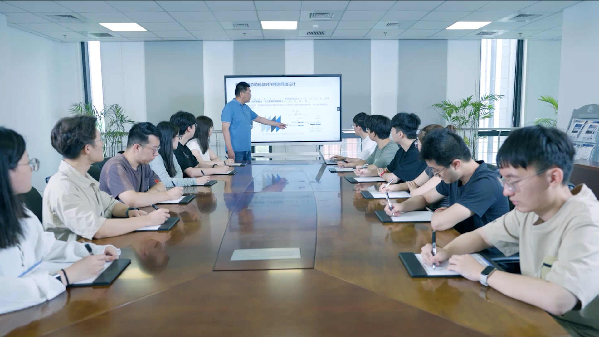 EDA精英挑战赛在港举办，南京江北新区广发产业英雄帖