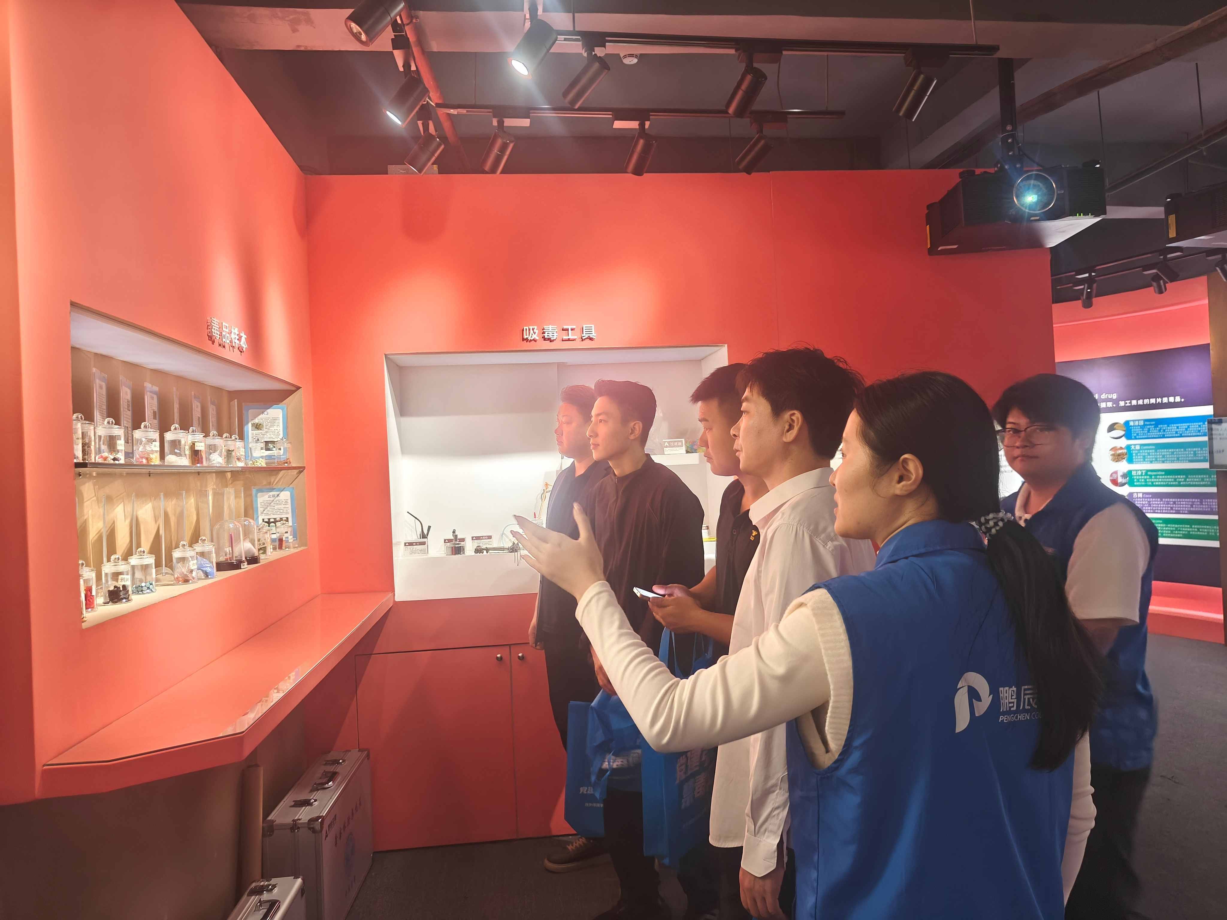 西乡街道开展“物流防毒守防线,专业赋能筑平安”禁毒讲座培训活动