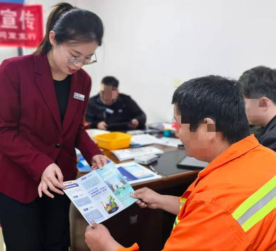 “兴公益”惠民驿站送温暖：兴业银行长沙分行为环卫工人筑起金融防诈屏障